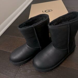 UGG Women's Classic Short Boot BRAND NEW IN BOX